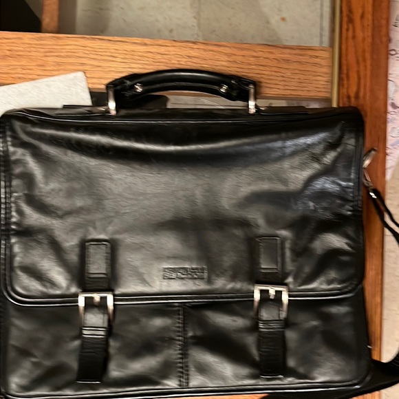 Kenneth Cole Black 16” Messenger Bag